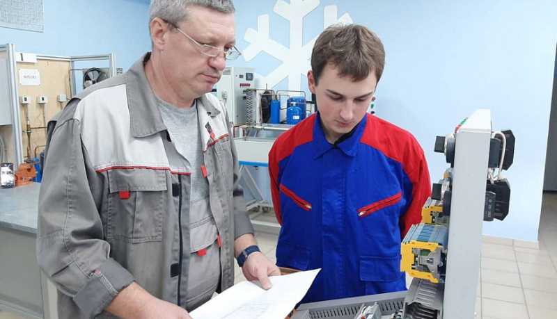 Новороссийский колледж строительства и экономики отмечает 95-летие