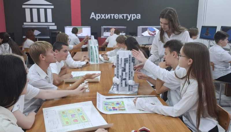 Новороссийский колледж строительства и экономики отмечает 95-летие