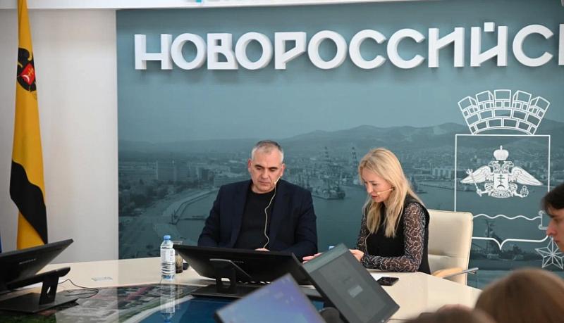 Отопление, освещение и благоустройство: Рафаэль Бегляров в ходе прямой линии рассказал о работе служб ЖКХ