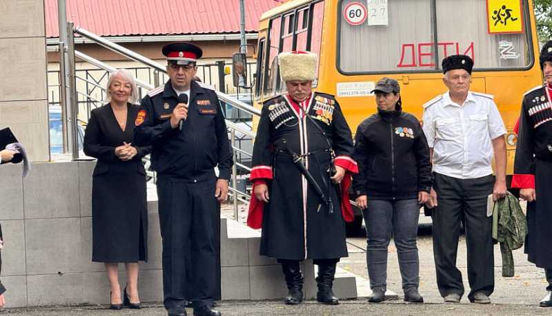 Первоклашки новороссийской школы №27 стали казачатами