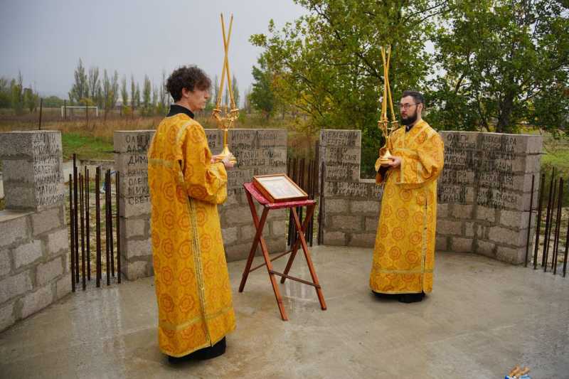 Под Новороссийском строится новый храм с именными кирпичиками