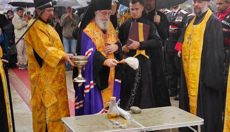 Под Новороссийском строится новый храм с именными кирпичиками