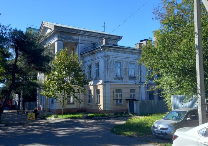 Ремонт дореволюционного «клуба Маркова» в Новороссийске переносится. Работы из-за недобросовестного подрядчика начали заново