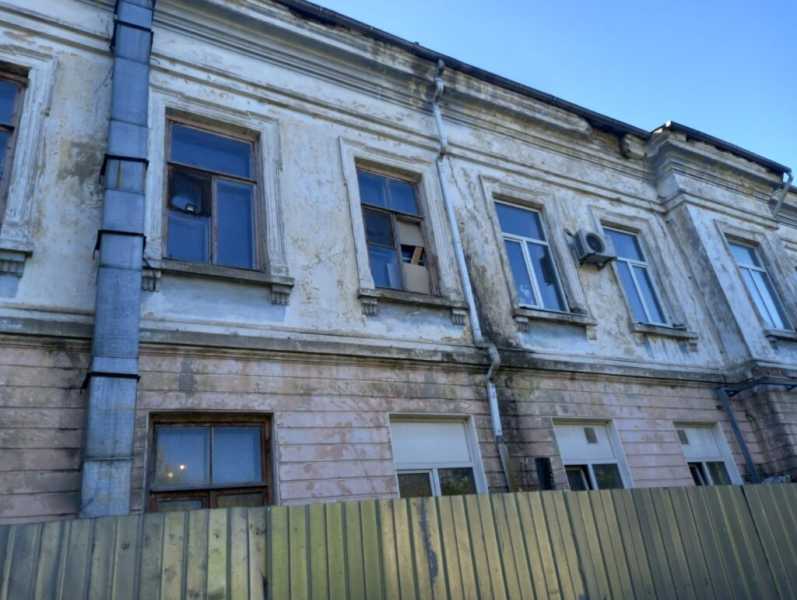 Ремонт дореволюционного «клуба Маркова» в Новороссийске переносится. Работы из-за недобросовестного подрядчика начали заново