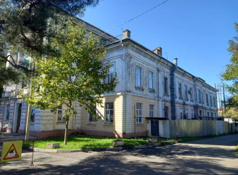Ремонт дореволюционного «клуба Маркова» в Новороссийске переносится. Работы из-за недобросовестного подрядчика начали заново