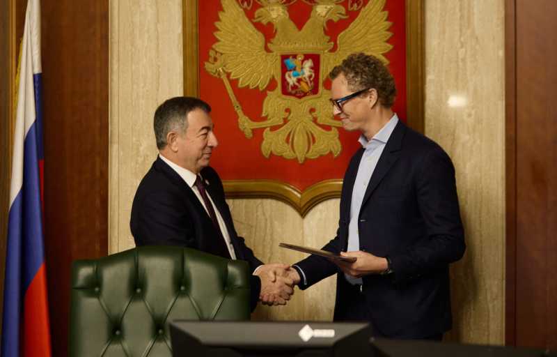 Руководитель ФНС России Даниил Егоров поздравил с юбилеем председателя Совета менторов ФНС России Ислама Вазарханова
