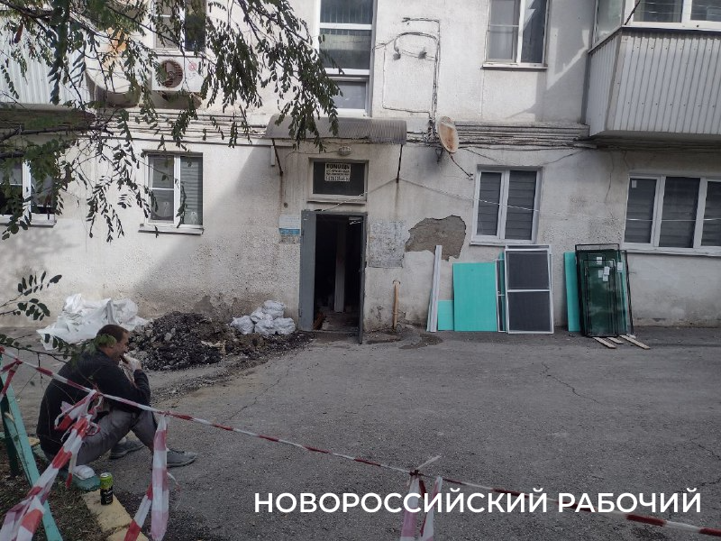 Снесло крышу второй раз! В Новороссийске многострадальный дом на первой линии возрождается к жизни после атаки БПЛА