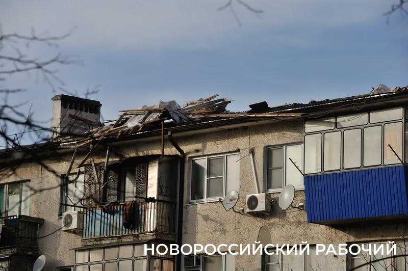 Снесло крышу второй раз! В Новороссийске многострадальный дом на первой линии возрождается к жизни после атаки БПЛА