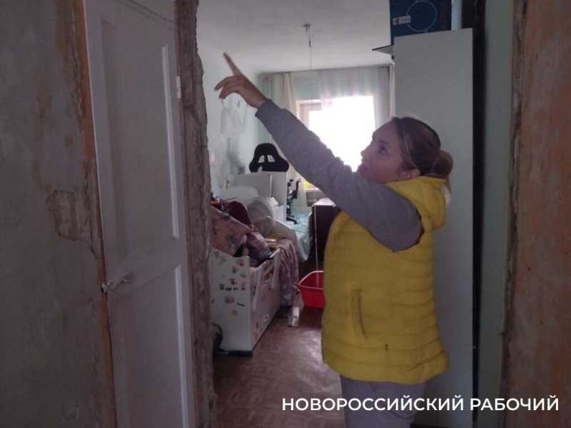 Снесло крышу второй раз! В Новороссийске многострадальный дом на первой линии возрождается к жизни после атаки БПЛА