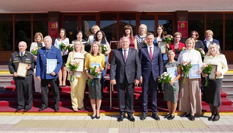 В администрации Новороссийска отметили грамотами лучших педагогов системы среднего профессионального образования