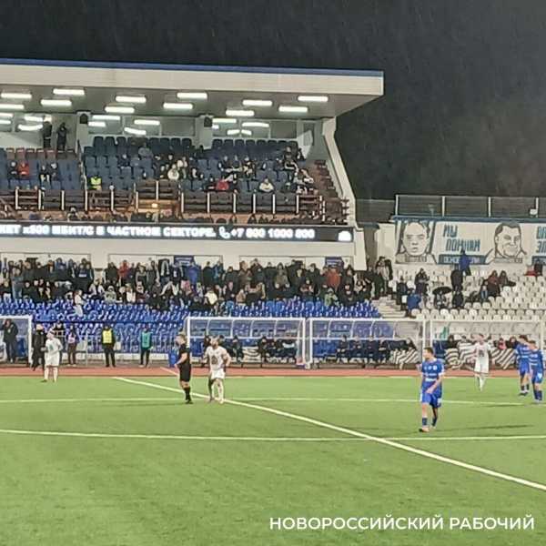 В Новороссийске «Черноморец» под проливным дождем порадовал болельщиков ничьей