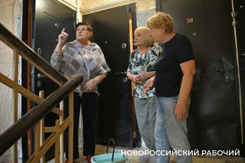 В Новороссийске дожди срывают сроки восстановления кровли пострадавшего от БПЛА дома
