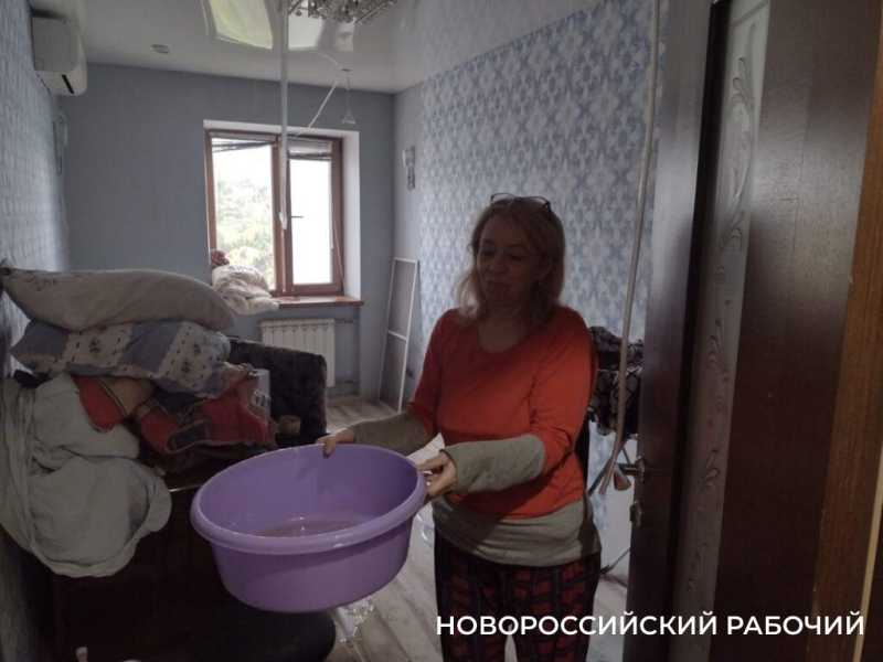 В Новороссийске дожди срывают сроки восстановления кровли пострадавшего от БПЛА дома