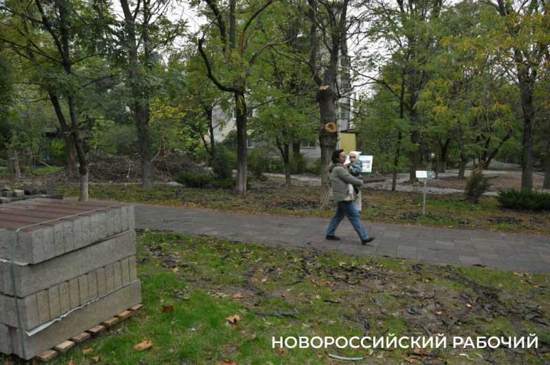 В Новороссийске началась реконструкция сквера имени Героев Десантников на одноименной улице