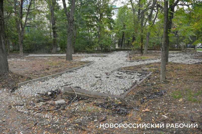 В Новороссийске началась реконструкция сквера имени Героев Десантников на одноименной улице