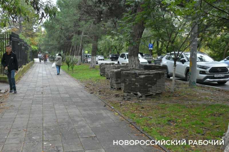 В Новороссийске началась реконструкция сквера имени Героев Десантников на одноименной улице