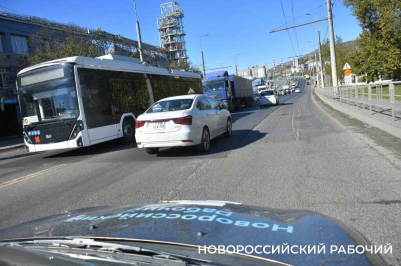 В Новороссийске ремонтируют одну из главных транспортных артерий
