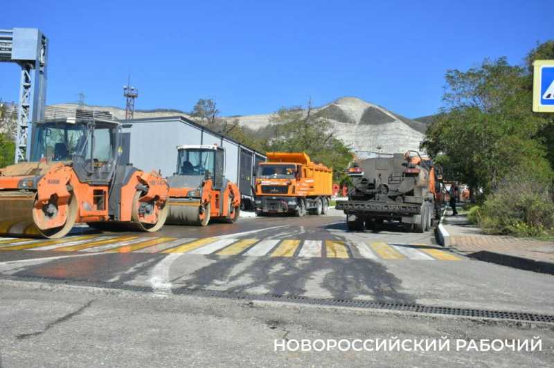 В Новороссийске ремонтируют одну из главных транспортных артерий
