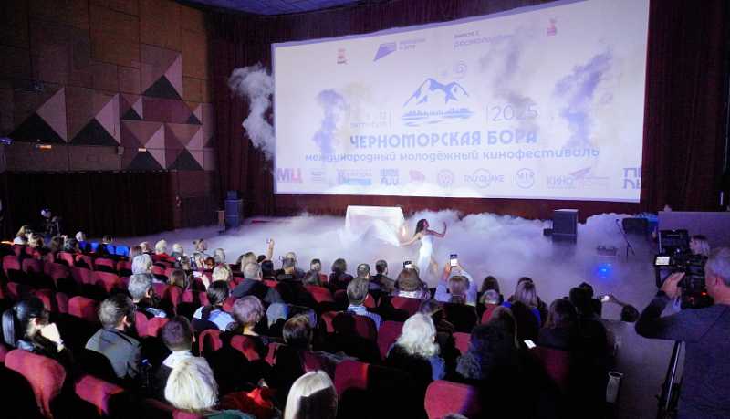 В Новороссийске состоялось торжественное открытие Международного молодёжного кинофестиваля «Черноморская бора»