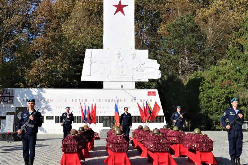 В поселке Стрелка Темрюкского района перезахоронили останки 98 красноармейцев