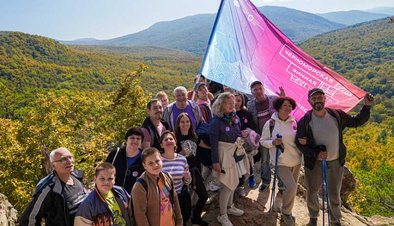 В рамках Черноморской винной недели впервые провели парад виноделов