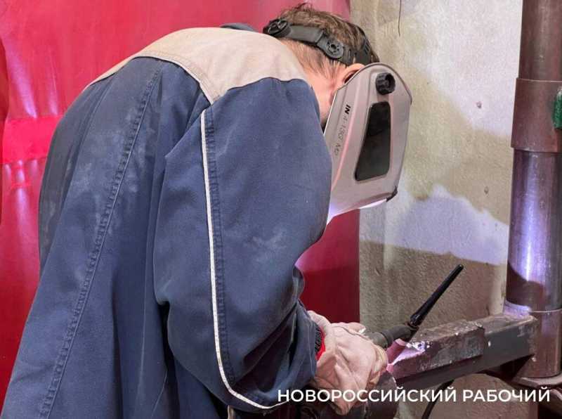 Всё держится на сварщиках! Андрей Воронин из Новороссийска знает все тайны, плюсы и минусы дефицитной профессии