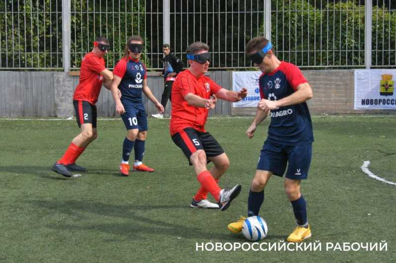 «Выхожу на поле и как будто прозреваю!» В Новороссийске умеют играть в футбол на слух