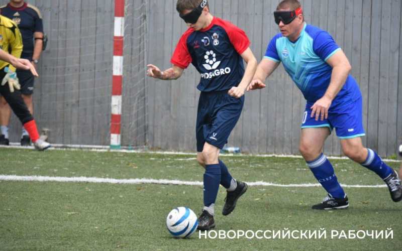 «Выхожу на поле и как будто прозреваю!» В Новороссийске умеют играть в футбол на слух