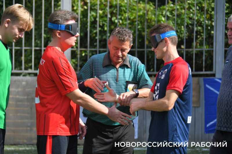 «Выхожу на поле и как будто прозреваю!» В Новороссийске умеют играть в футбол на слух