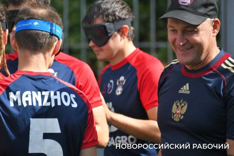 «Выхожу на поле и как будто прозреваю!» В Новороссийске умеют играть в футбол на слух