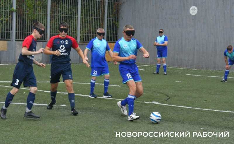 «Выхожу на поле и как будто прозреваю!» В Новороссийске умеют играть в футбол на слух