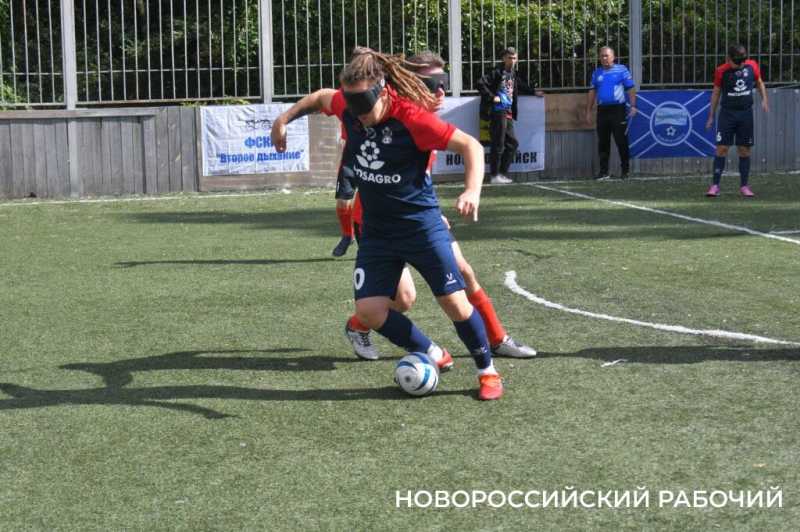 «Выхожу на поле и как будто прозреваю!» В Новороссийске умеют играть в футбол на слух