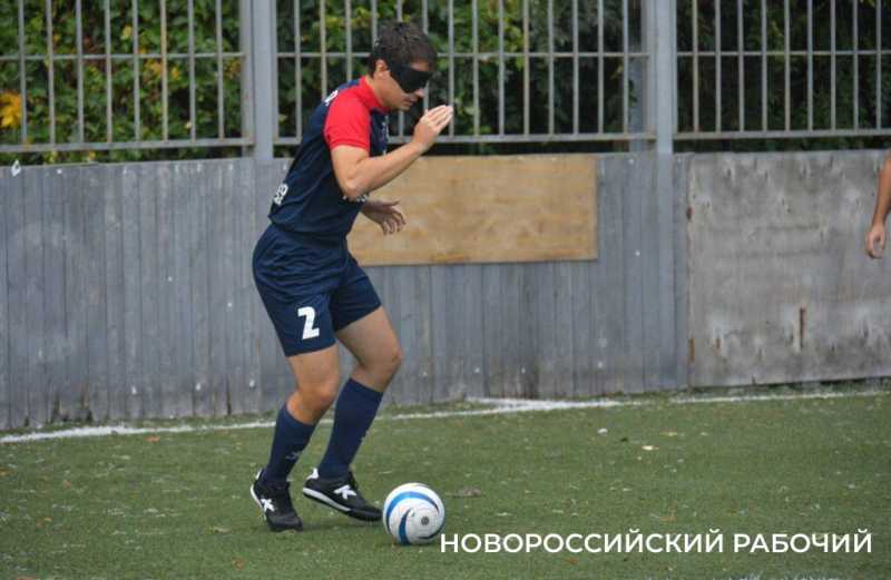«Выхожу на поле и как будто прозреваю!» В Новороссийске умеют играть в футбол на слух