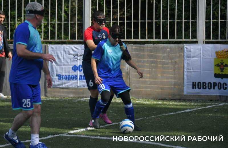 «Выхожу на поле и как будто прозреваю!» В Новороссийске умеют играть в футбол на слух
