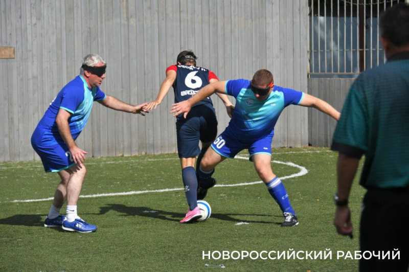 «Выхожу на поле и как будто прозреваю!» В Новороссийске умеют играть в футбол на слух
