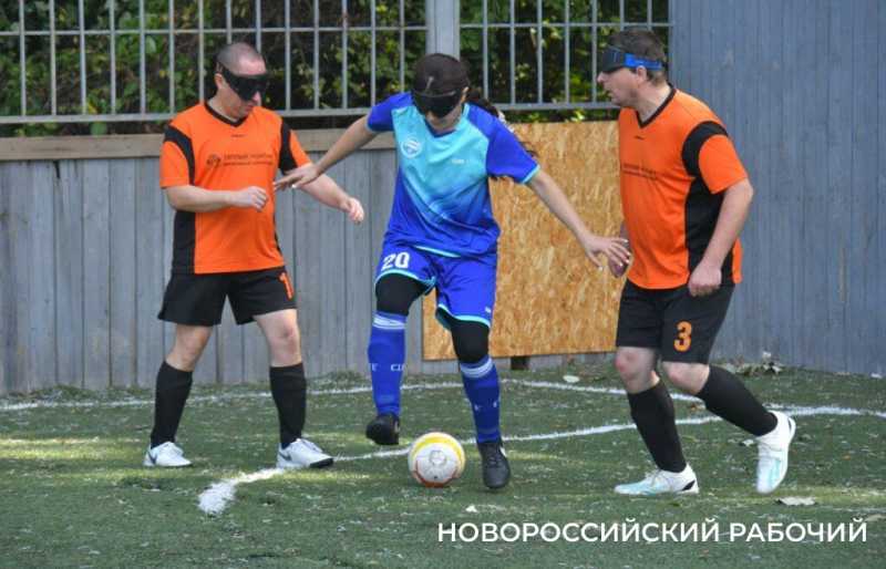 «Выхожу на поле и как будто прозреваю!» В Новороссийске умеют играть в футбол на слух