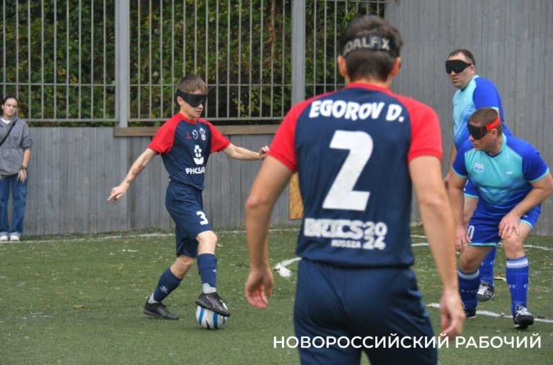 «Выхожу на поле и как будто прозреваю!» В Новороссийске умеют играть в футбол на слух