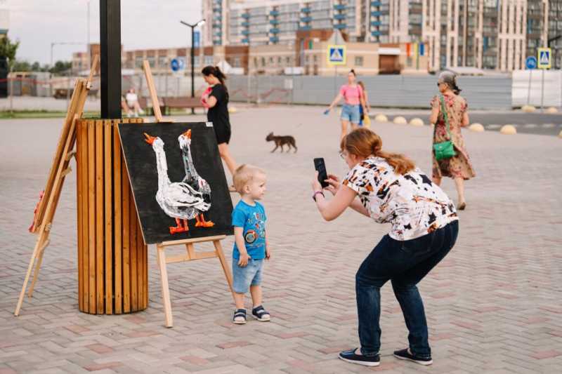 Выставка картин из сломанных детских игрушек открылась в Новороссийске