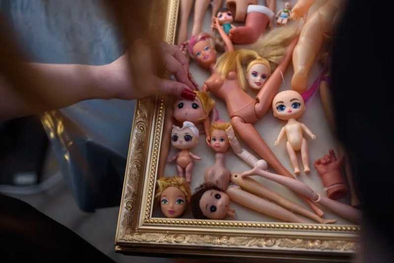 Выставка картин из сломанных детских игрушек открылась в Новороссийске