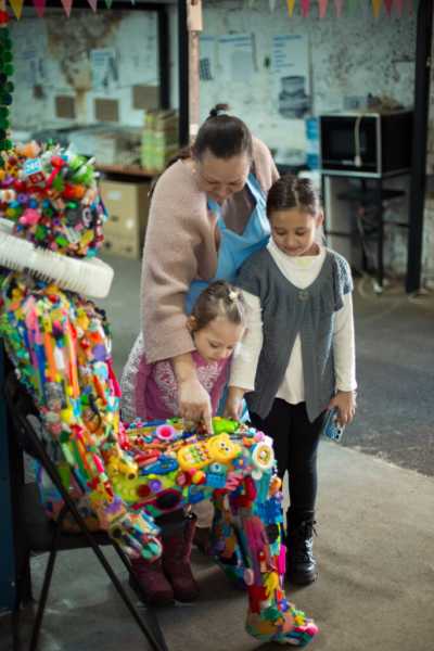 Выставка картин из сломанных детских игрушек открылась в Новороссийске