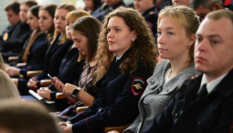  Андрей Кравченко поздравил сотрудников органов внутренних дел Российской Федерации с их профессиональным праздником