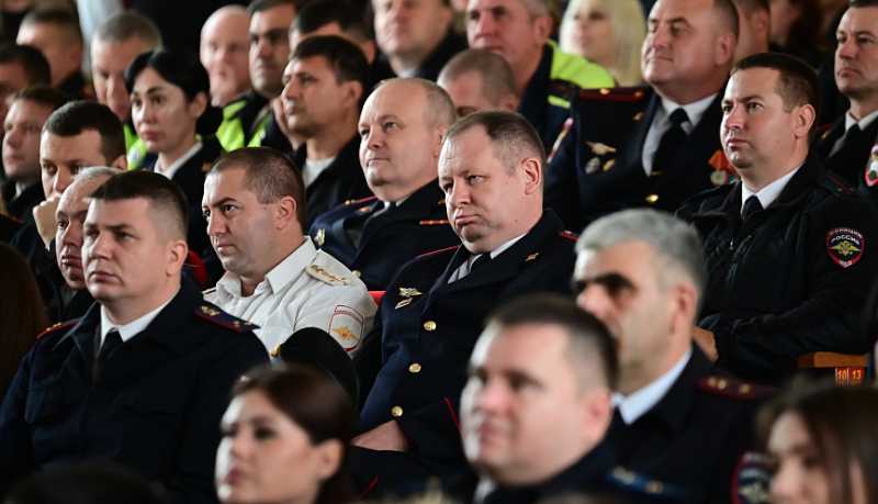  Андрей Кравченко поздравил сотрудников органов внутренних дел Российской Федерации с их профессиональным праздником