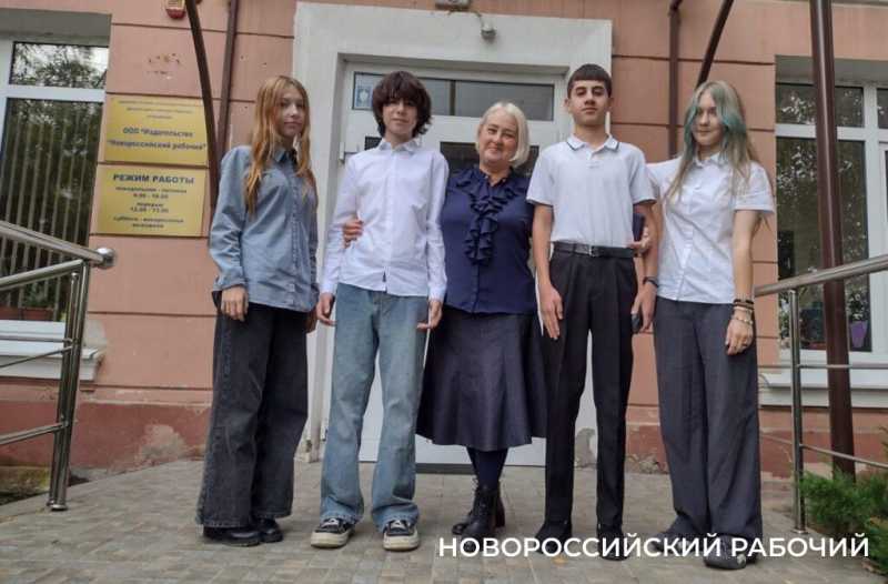 Дети Новороссийска рисуют шедевры живописи на школьной доске и хотят &laquo;замахнуться&raquo; на Джоконду!