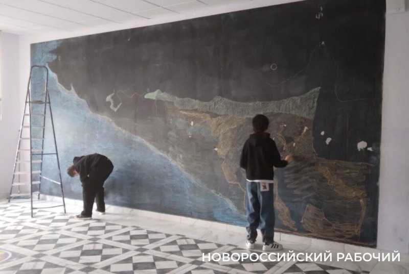 Дети Новороссийска рисуют шедевры живописи на школьной доске и хотят &laquo;замахнуться&raquo; на Джоконду!