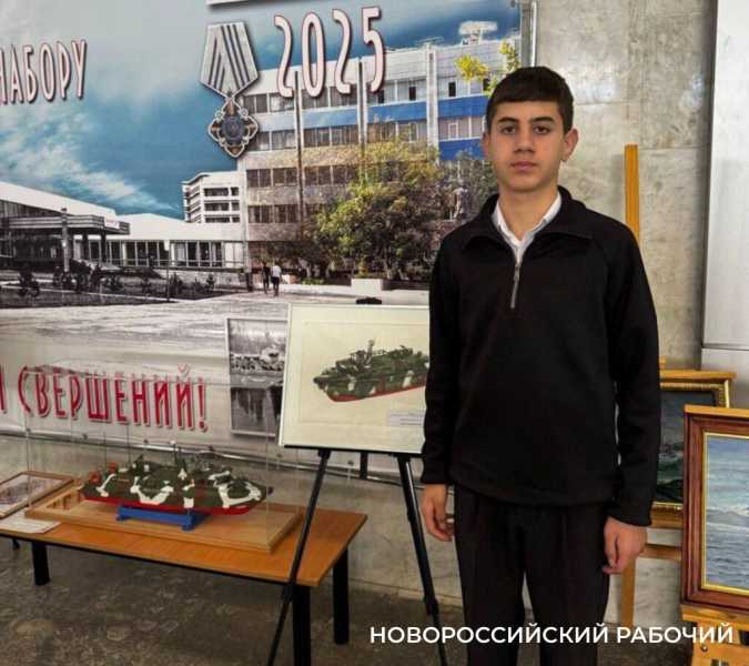 Дети Новороссийска рисуют шедевры живописи на школьной доске и хотят &laquo;замахнуться&raquo; на Джоконду!