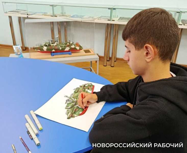 Дети Новороссийска рисуют шедевры живописи на школьной доске и хотят &laquo;замахнуться&raquo; на Джоконду!