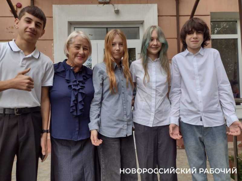 Дети Новороссийска рисуют шедевры живописи на школьной доске и хотят &laquo;замахнуться&raquo; на Джоконду!