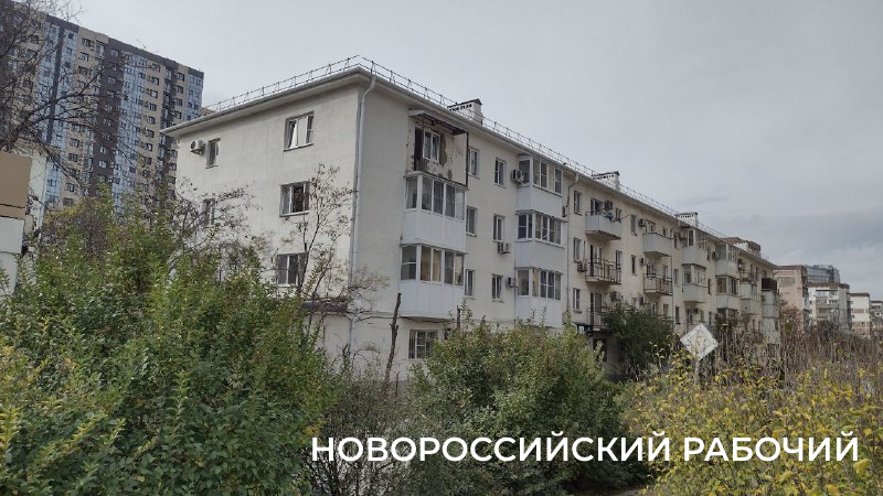 Дом теплый и под крышей. В Новороссийске идет ремонт квартир в пострадавшей от БПЛА пятиэтажке