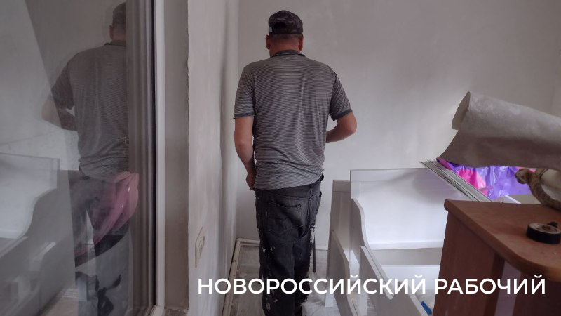 Дом теплый и под крышей. В Новороссийске идет ремонт квартир в пострадавшей от БПЛА пятиэтажке