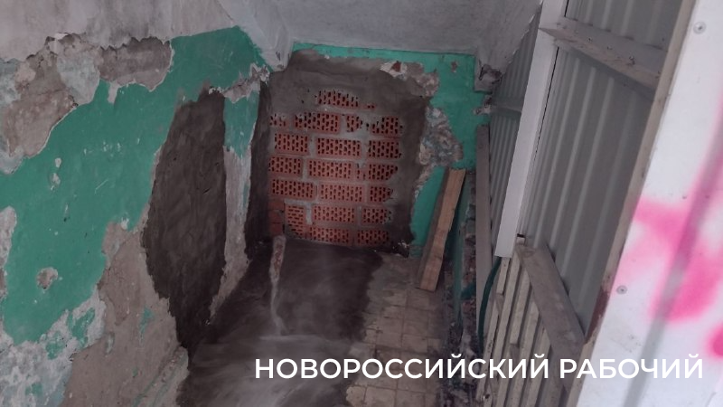 Дом теплый и под крышей. В Новороссийске идет ремонт квартир в пострадавшей от БПЛА пятиэтажке